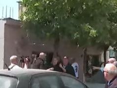 Banorët e pallatit te Jordan Misja në protestë: Po na presin dritat! Ka dalë pronari