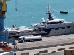 (Video) Jeff Bezos “kursimtari” ndalet në Durrës me jahtin luksoz “Abeona” – furnizohet me 95 mijë litra karburant