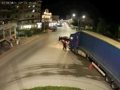 Konflikti në Bilisht/ Arrestohet vëllai i kandidatit për deputet Nallbati. Në sherr me kamionistin u përfshinë të dy (Video)