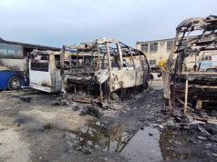 Lushnjë – Zjarr i fuqishëm përfshin parkun e autobusëve, shkrumbohen katër mjete