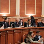 Deputetët u rikthyen ne Kuvend pas 2 muajsh fushatë. Për shkak të tensioneve dhe debateve, seanca e sotme zgjati vetëm 15 minuta. Kreu i PD, Sali Berisha u përfshi në një debat me kryeparlamentaren, Elisa Spiropali, ku kjo e fundit iu drejtua duke i thënë kryedemokratit “koha juaj ka përfunduar”.