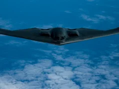 “DORËZIM PA KUSHTE!”/ Trump thirrje për Khamenei: e dimë ku je. SHBA dërgon flotë avionësh në Lindjen e Mesme. A do t’i bashkohet konfliktit?