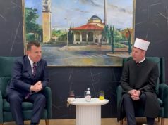 Ministri Taulant Balla uron për Kurban Bajramin: “Përpiquni gjithmonë që të shkëlqeni në virtyte dhe në të vërtetën