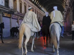 Tre pelegrinë spanjollë arrijnë në Mekë me kuaj, pas udhëtimit disamujor nga Spanja