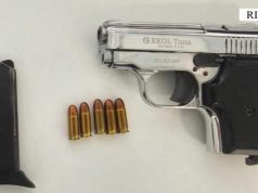 Tentoi të trafikonte armë zjarri, përfundon në pranga një person në Rinas