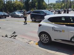 Përplasja në bulevard/ Tre të mitur me monopatinë kaluan me semafor të kuq, gjykata vendos “arrest shtëpie” për shoferin Ekrem Skureni