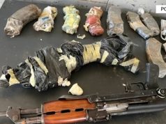 Land Rover prej dy vitesh i braktisur në portin e Durrësit/ Kishte fshehur armë zjarri dhe rreth 1600 fishekë në automjet, shpallet në kërkim 24-vjeçari nga Kosova.