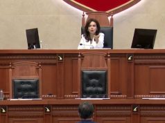 Spiropali përplaset me Nokën, demokrati bllokon foltore, kryeparlamentarja e përjashton nga seanca