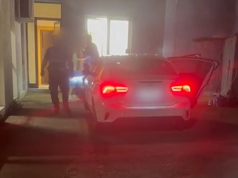 Prrenjas/ Tentoi të digjte me benzinë fqinjin e moshuar, arrestohet autori 32-vjeçar