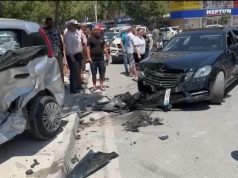 Përplasje e dhunshme në Vlorë, drejtuesi i një makine godet qëllimisht automjetin tjetër pas konfliktit