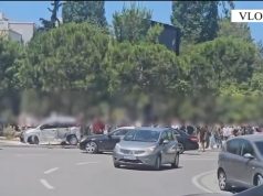 Sherri te skela, Vlorë/ Godet me makinë automjetin e një 18-vjeçari pas një konflikti, policia ndërhyn dhe arreston 25-vjeçarin