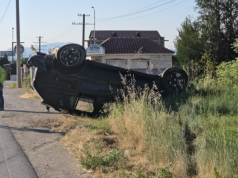 Përmbyset makina në Korçë, tre të plagosur, mes tyre një i mitur