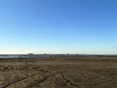 Plazh i sigurt në Divjakë, pa mjete lundruese. Asnjë vendqendrim për motorët e ujit