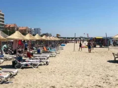 Durrës/Trupi i pajetë i një burri gjendet në det, në zonën e Sektorit Rinia. Plazhistët: ishte gjallë por ambulanca u vonua