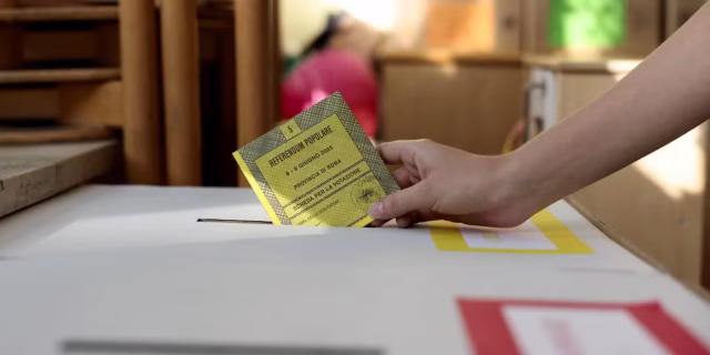 fddd2de_ftp-import-images-1-pocmbolar0n3-2025-06-08t065150z-1546066161-rc25yeaz2qlw-rtrmadp-3-italy-referendum (1)