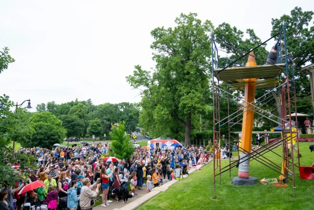 hundreds-people-gather-watch-3rd-106015313