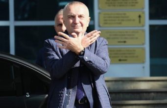 “Gjykata e Lanës farsë?” Akuza të forta dhe paralajmërim për përballje më 27 prill