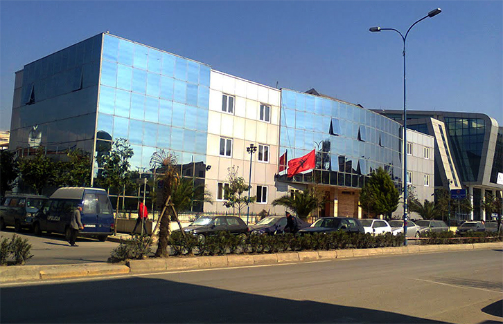 e-ze-korrenti-humb-jeten-27-vjecari-ne-kamez