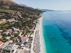 Hëngrën, pinë…dhe nxorrën armët. Plagosje në Borsh