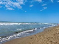 Humb jetën pushuesi 48-vjeçar në plazhin e Darëzezës, dyshimet e para