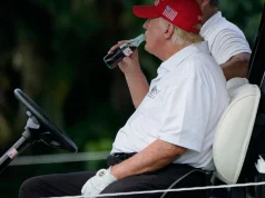 Trump vs. Coca-Cola. E detyron kompaninë të përdorë sheqer dhe jo ëmbëlsues