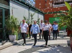 Lirimi i hapësirave publike në kryeqytet, ministri Hoxha zbret në terren