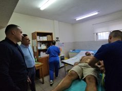 Shefi i Policisë Delvinë në gjendje të rëndë pas aktit heroik për shpëtimin e të moshuarve nga zjarri – Vizitohet nga Drejtori i Përgjithshëm i Policisë së Shtetit