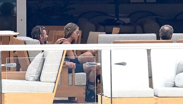 Jennifer-Aniston-Jim-Curtis-6