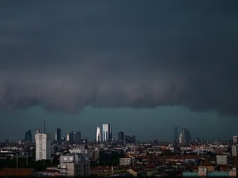 Apokalipsi i motit në Europë: Italia përmbytet nga “bomba uji”, Franca, Greqia e Turqia digjen nga zjarret e pakontrollueshme