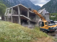 Në Theth s’ka pushim për shembjet/ Aksioni kundër ndërtimeve pa leje në vend, OSHEE: Nuk do ketë lidhje energjie për këto ndërtesa