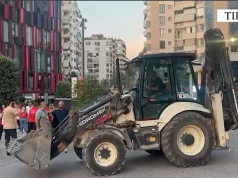 Tiranë – Lirohen hapësirat publike përreth “Arenës Kombëtare”, procedohen penalisht 7 administratorë lokalesh