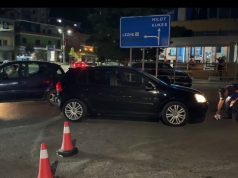 Aksident në Lezhë – Automjeti përplas këmbësorin sapo kishte dalë nga marketi