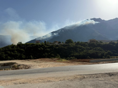 Dukati prej 10 ditësh nën flakë, pritet sërish ndërhyrje nga ajri