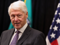 “Bomba” e WSJ: Bill Clinton në krye, të famshmit në albumin e errët të Epstein