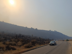 21 vatra aktive zjarri në vend. Qindra forca në terren e ndërhyrje nga ajri. Situata kritike në pesë zona, betejë” me flakët nga toka e qielli