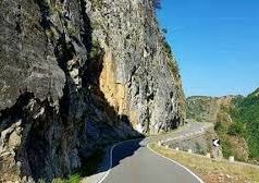 Aksident në Pukë, plagoset një turist kroat me motor