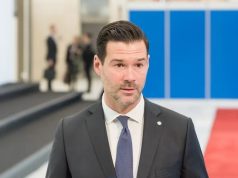 Ministri suedez i Migracionit i tronditur nga përfshirja e të birit në ekstremizmin e djathtë