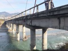 Elbasan, ishin duke ruajtur bagëtitë dhe u futën në lumë për t’u larë, mbyten dy vëllezërit e mitur në Shkumbin!