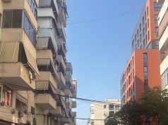 (Video) Reshjet e shiut në Tiranë – Alarm nga Erion Braçe: Ujërat e zeza vërshojnë në lagje, kërkohet zgjidhje urgjente nga autoritetet