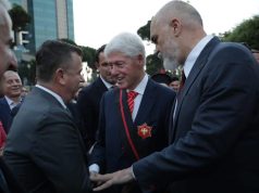 Ministri Balla uron ish presidentin e SHBA Clinton për ditëlindjen: Mik i madh i shqiptarëve