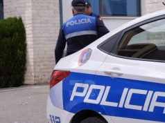 Vodhën një automjet dhe e përdorën për të grabitur në një karburant në Sukth, hapin zjarr gjatë ndjekjes nga policia! Njëri plagoset, tjetri prangoset.