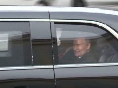 Video/ Takohen Trump dhe Putin në aeroport. Hipin së bashku tek “Bisha”