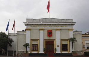 Protesta e PD nesër para Parlamentit, Policia kufizon qarkullimin në rrugën “George W. Bush”