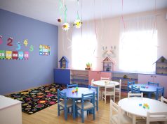 Dyshohet se dhunoi një fëmijë në kopsht, procedohet penalisht edukatorja në Tiranë