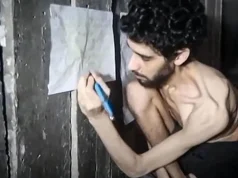 Familja dënon videon e Hamasit që tregon pengun izraelit të uritur: “Skelet i gjallë, i varrosur nën tokë”