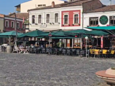 Pazari i Vjetër i Korçës rikthehet në identitet, bizneset heqin vetë strukturat shtesë