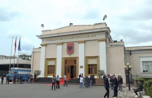 Protestat e studentëve shkojnë në Kuvend! Ministri i Brendshëm thirret në interpelancë urgjente për dhunën policore