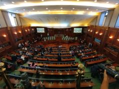 Kosova pa kryeparlamentar edhe pas seancës konstituive: Bllokada politike vazhdon