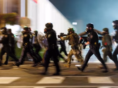 Trump: Po dërgoj trupa në Portland për të mbrojtur godinat e ICE