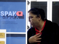 SPAK zbarkon në Bashkinë e Tropojës, merret e pandehur drejtuesja e komanduar e Bashkisë dhe një ndërtues